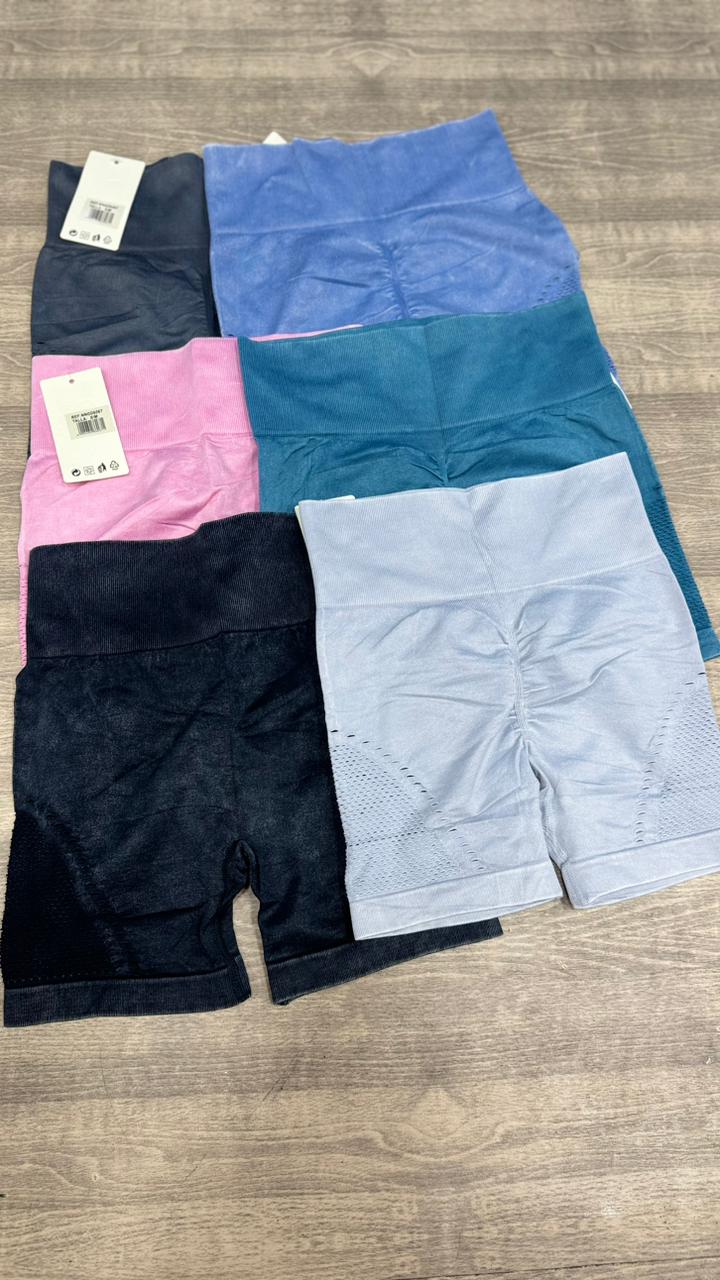 SHORT CON REALCE Y CORTE LÁSER