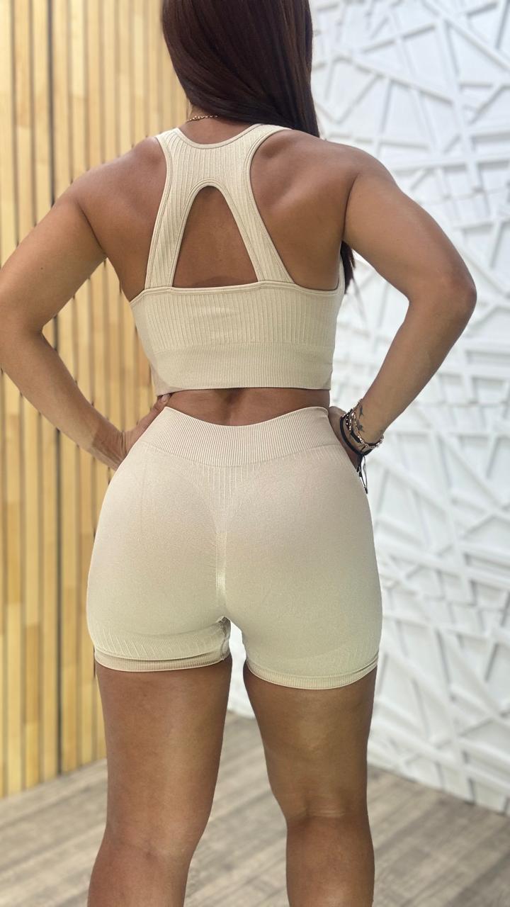 SET SHORT Y TOP CON ALMOHADILLA 6825
