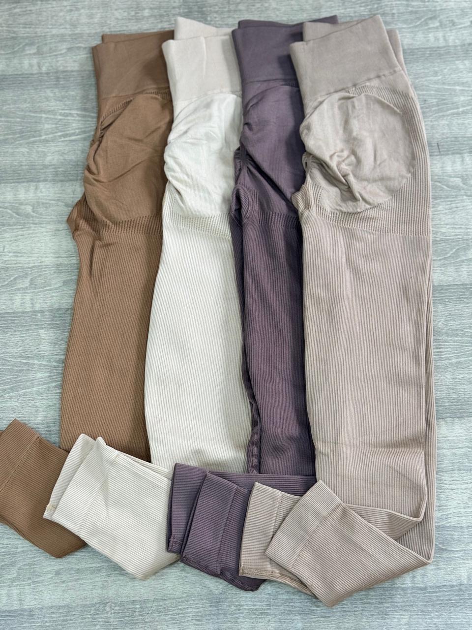 LEGGINS CON REALCE