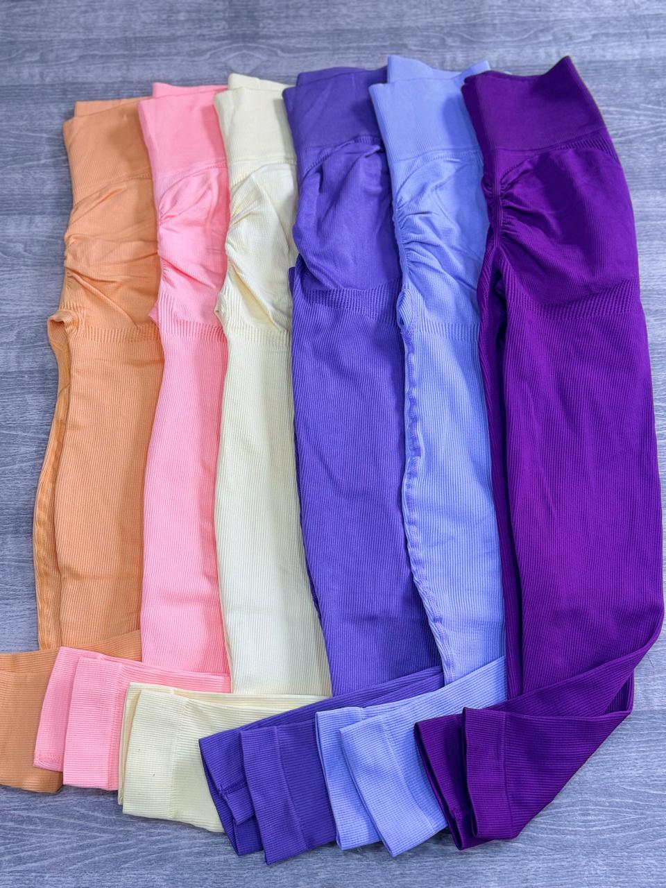 LEGGINS CON REALCE
