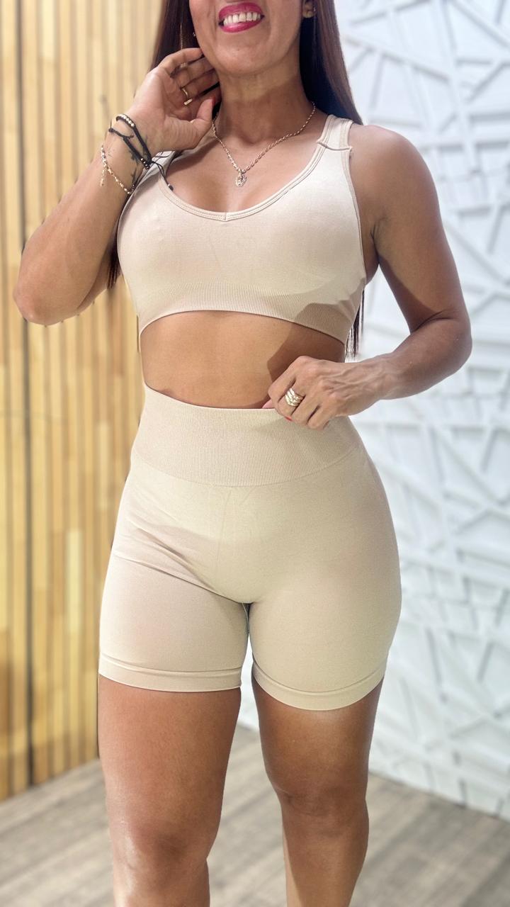 SET SHORT Y TOP CON ALMOHADILLA 8337