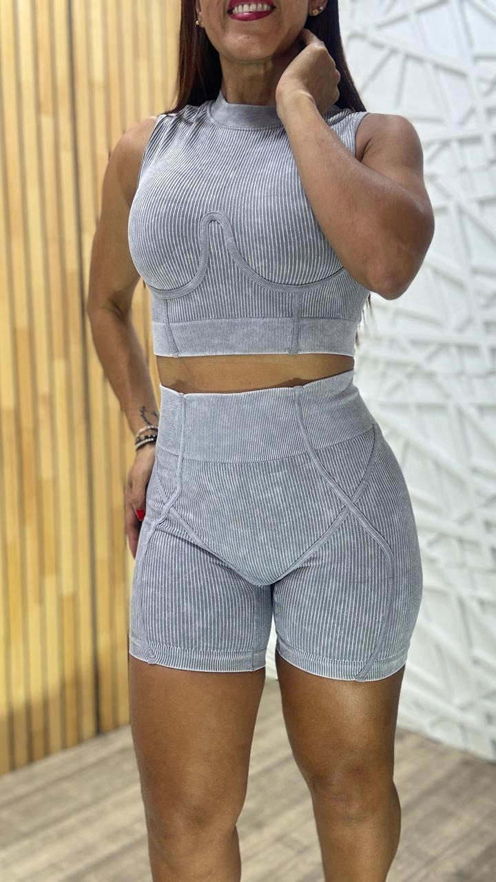 SET SHORT CON REALCE Y TOP DESGASTADO