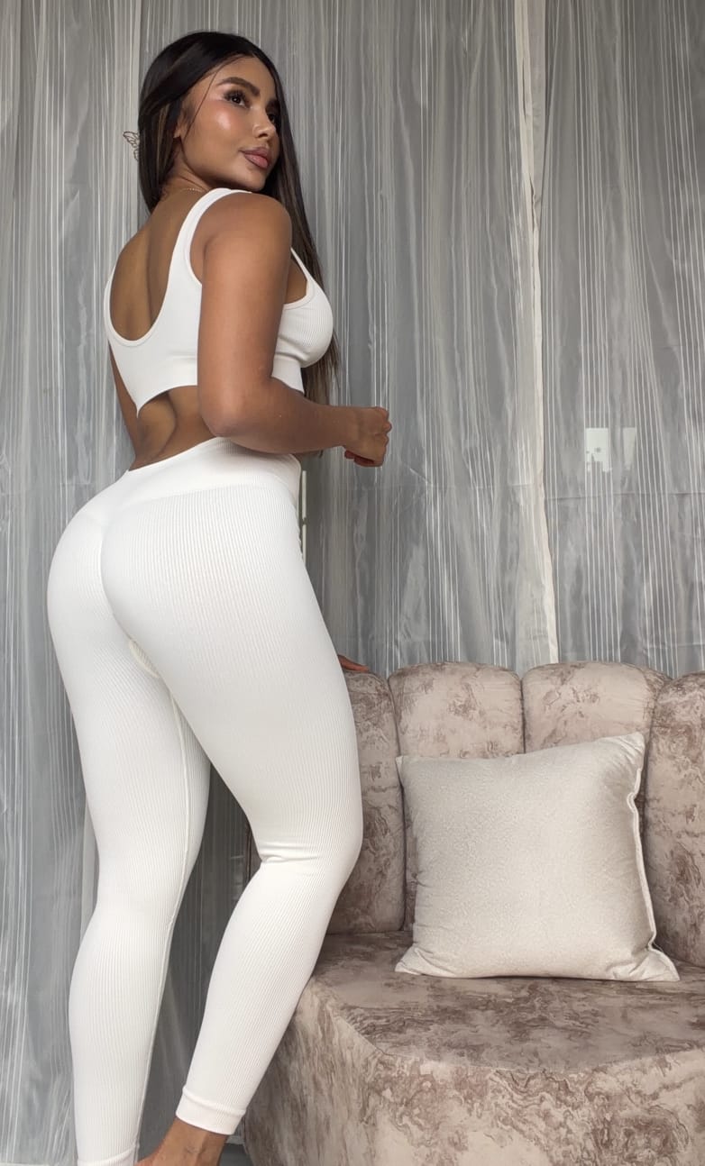 SET DE LEGGINS CON MINI REALCE Y TOP PREMIUM REF 875