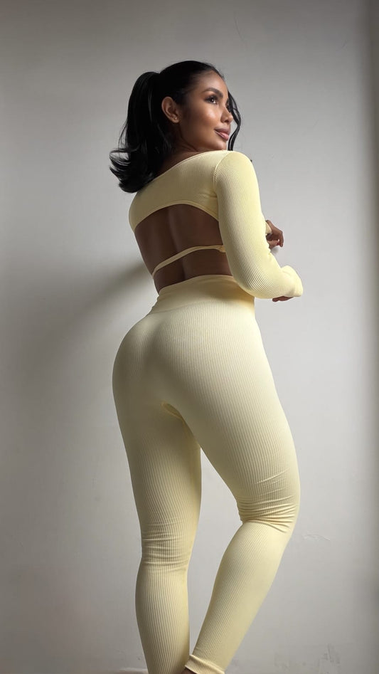 SET DE LEGGINS SIN REALCE Y BUSO CON ESCOTE PREMIUM REF 6047