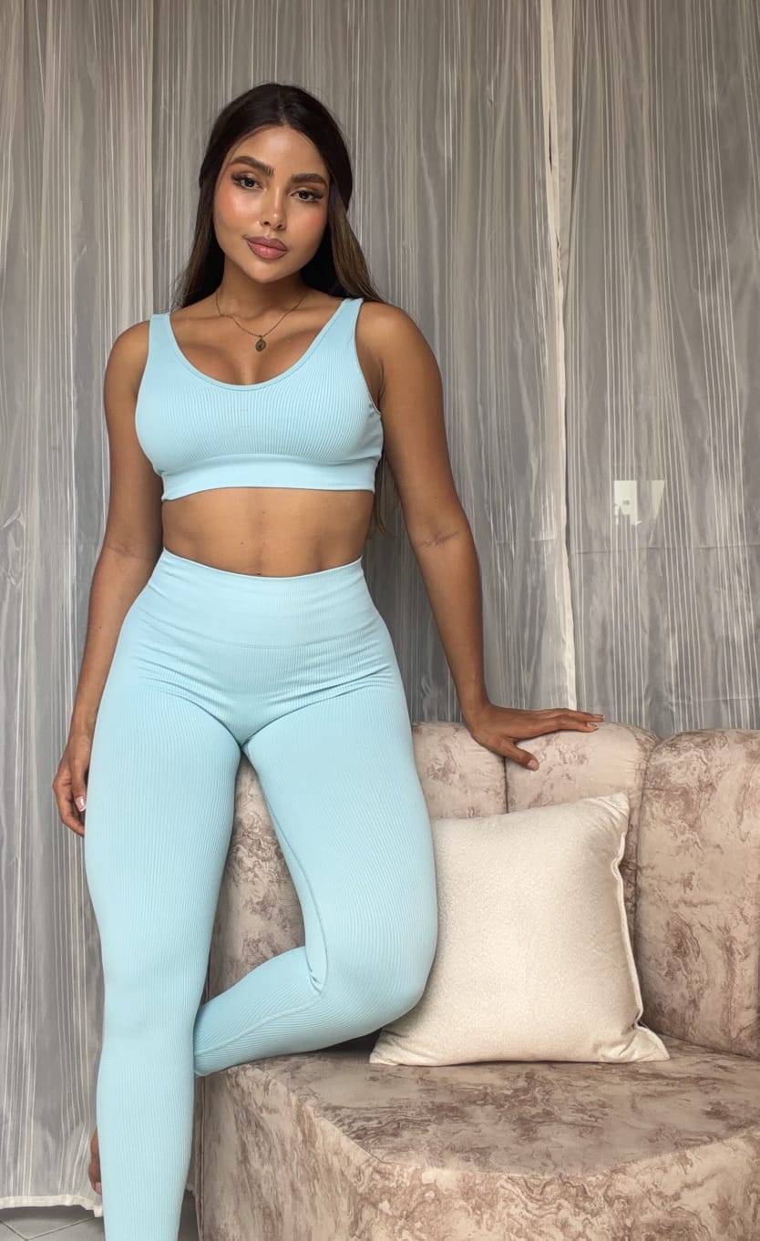 SET DE LEGGINS CON MINI REALCE Y TOP PREMIUM REF 875