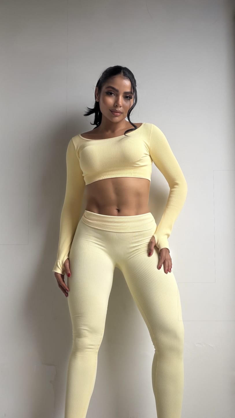 SET DE LEGGINS SIN REALCE Y BUSO CON ESCOTE PREMIUM REF 6047