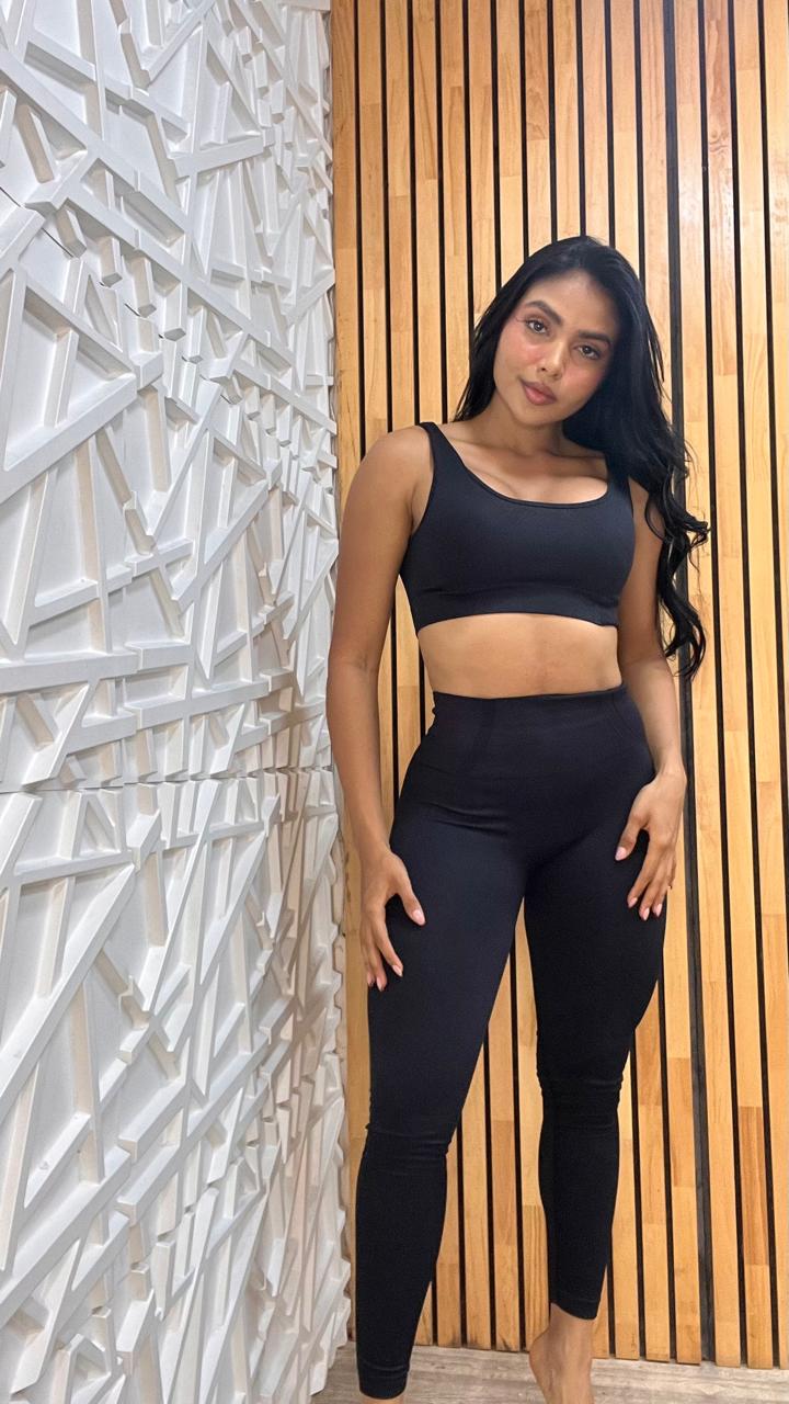 SET DE LEGGINS CON DOBLE PUSH Y TOP EN TELA PREMIUM