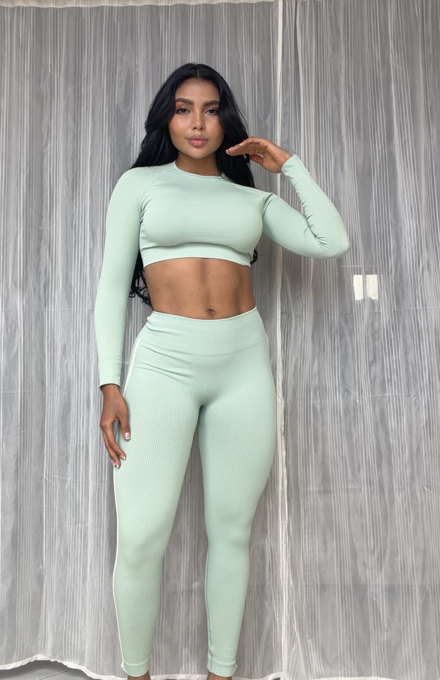 SET DE LEGGINS DOBLE PUSH CON SESGO Y BUSO SIN ESCOTE EN TELA PREMIUM