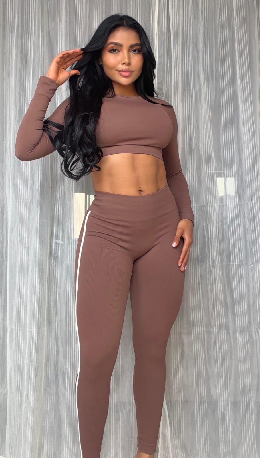 SET DE LEGGINS DOBLE PUSH CON SESGO Y BUSO SIN ESCOTE EN TELA PREMIUM