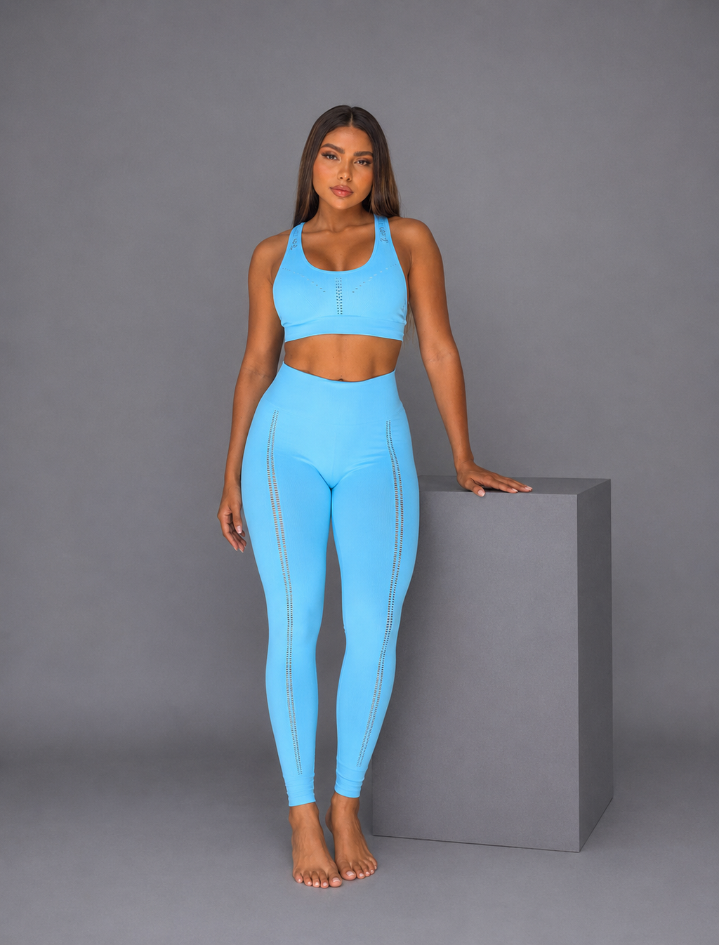 SET DE LEGGINS SIN REALCE Y TOP CON CORTE LÁSER  Ref. 4050