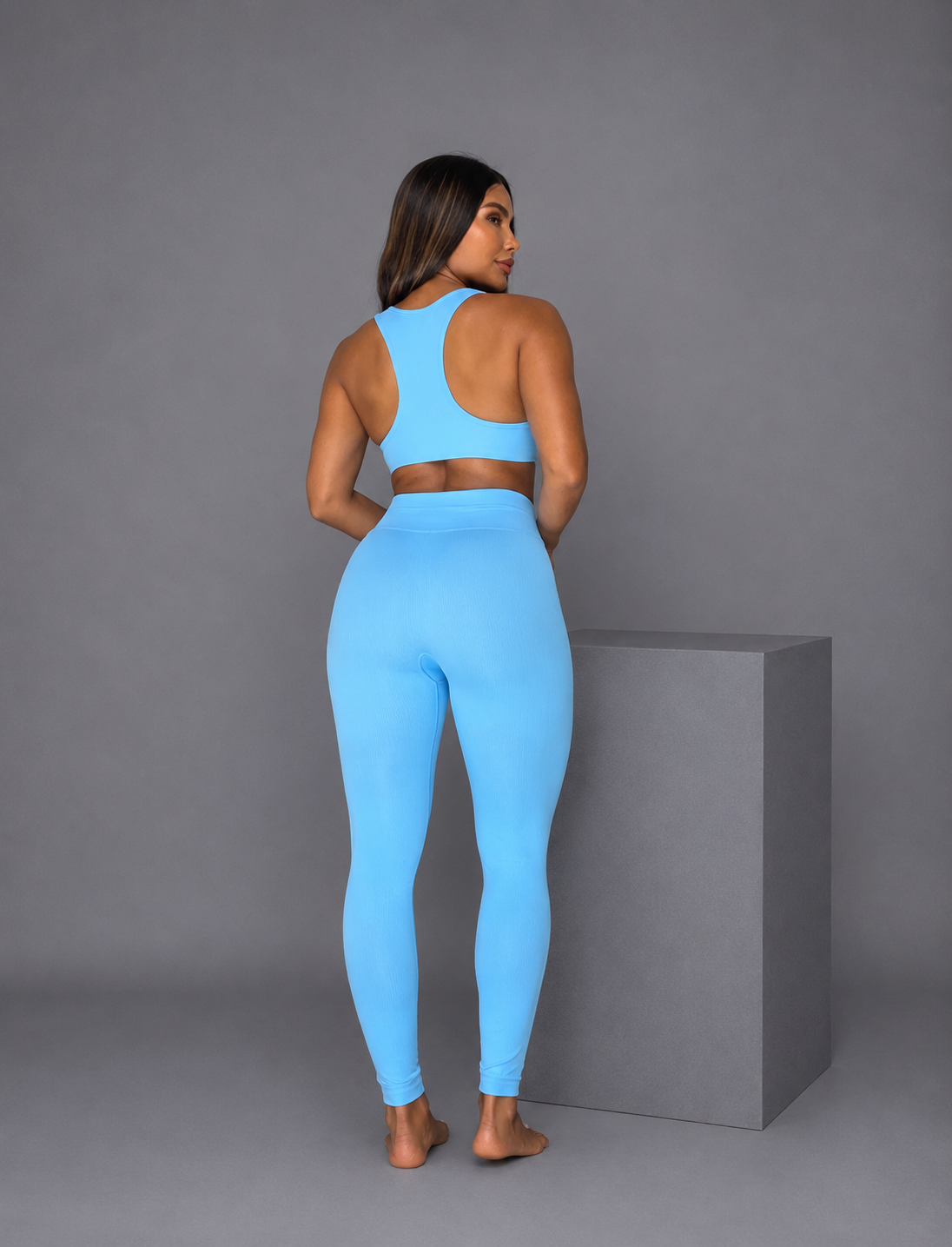 SET DE LEGGINS SIN REALCE Y TOP CON CORTE LÁSER  Ref. 4050