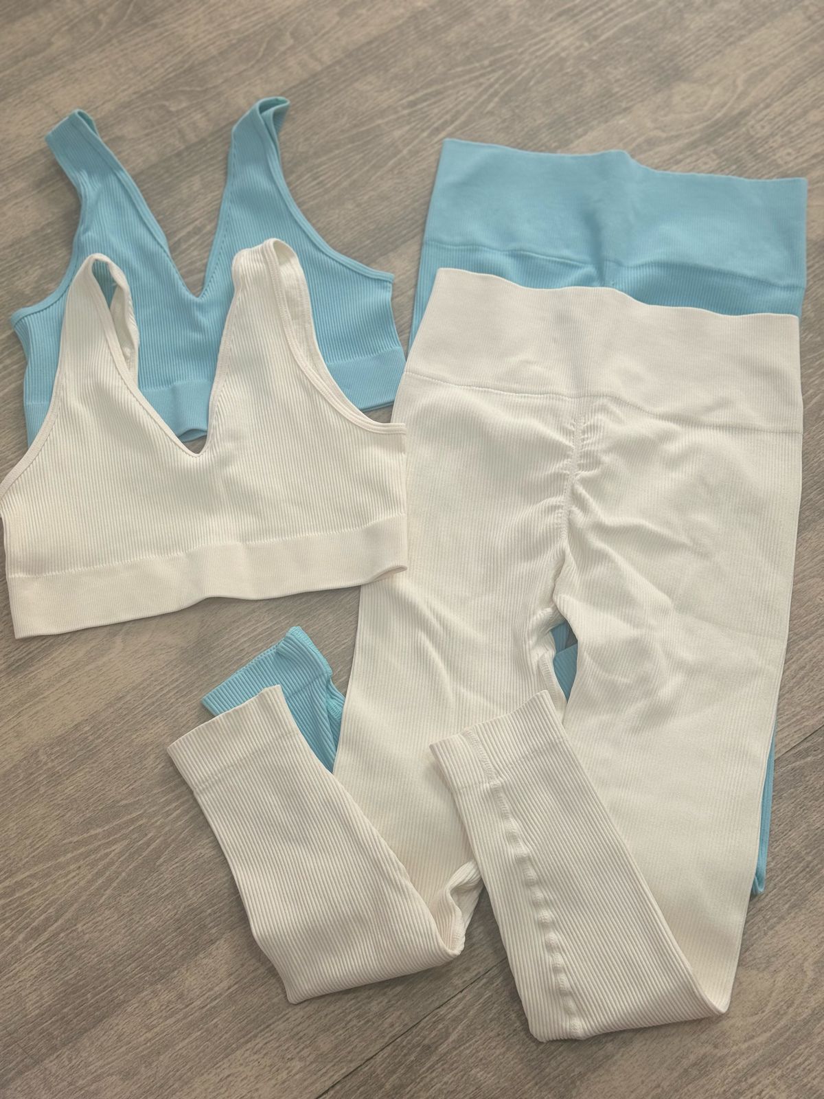SET LEGGINS Y TOP CON REALCE PREMIUM