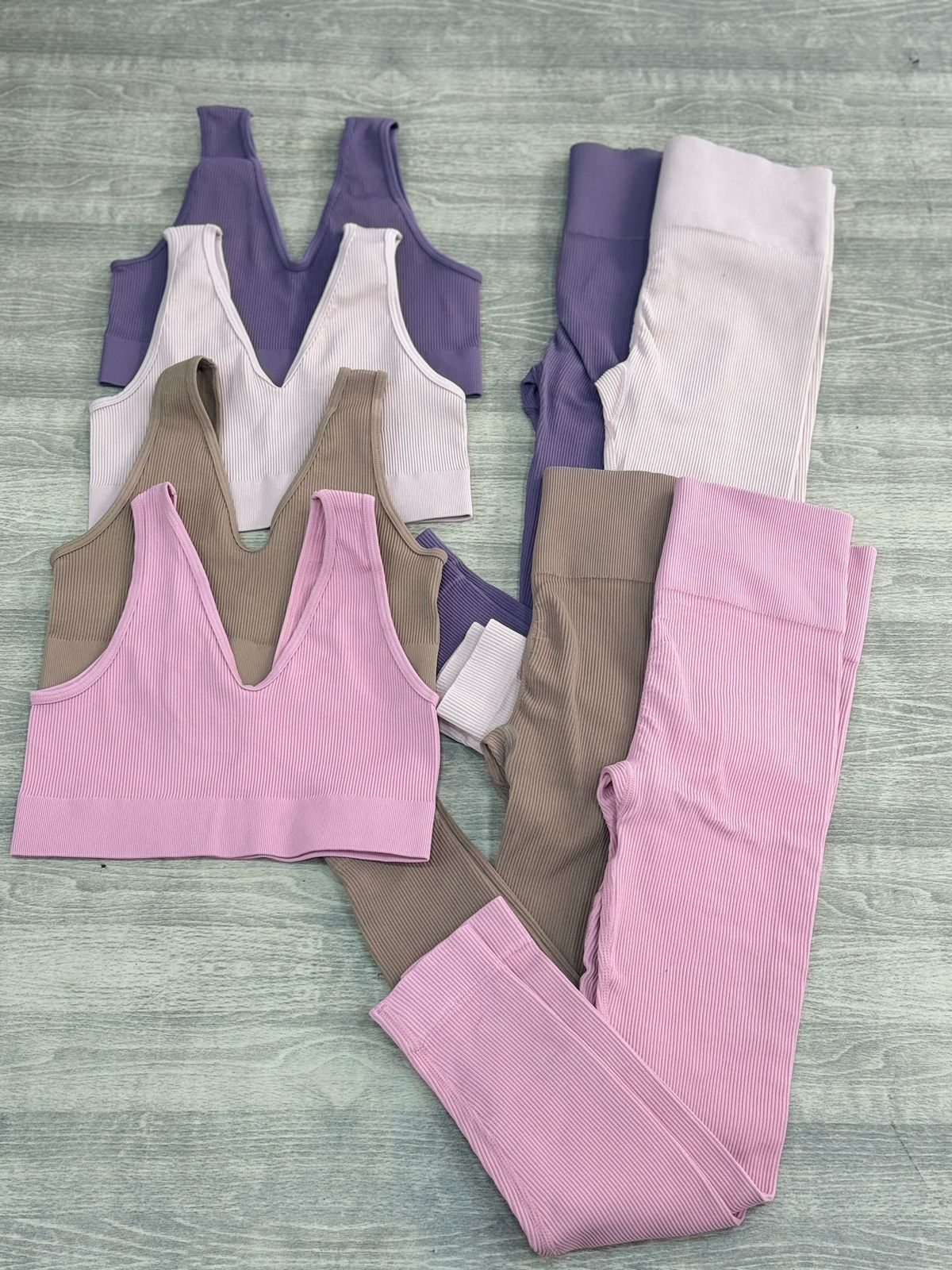SET LEGGINS Y TOP CON REALCE PREMIUM