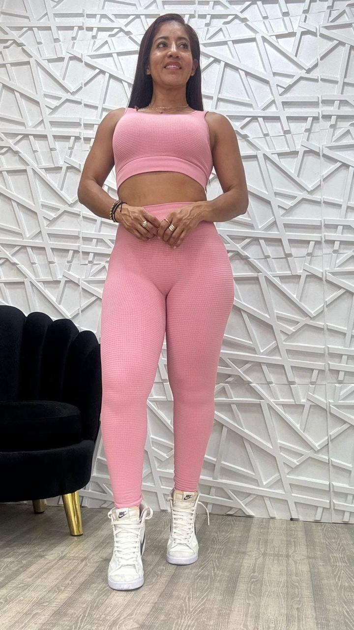 SET LEGGINS Y TOP CON REALCE ESMERALDA NAC