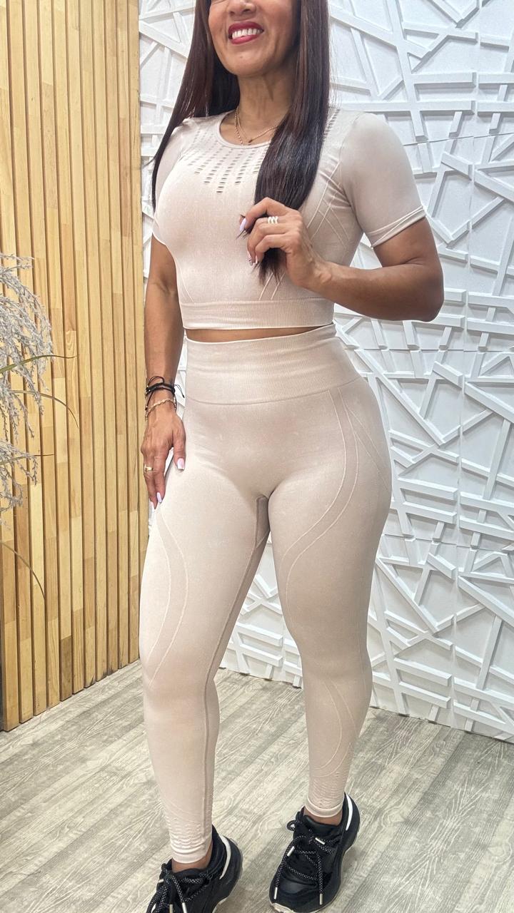 SET LEGGINS CON REALCE Y CAMISETA 6075