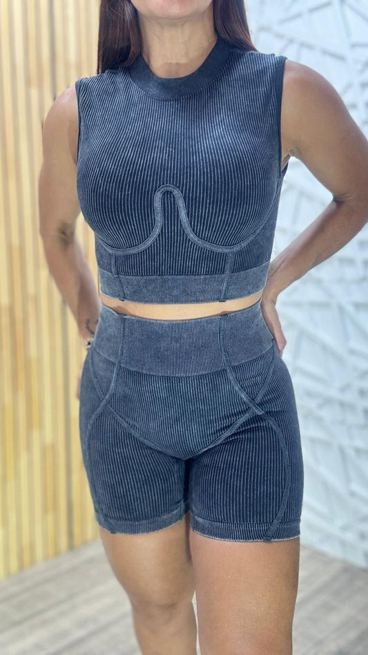 SET SHORT CON REALCE Y TOP DESGASTADO
