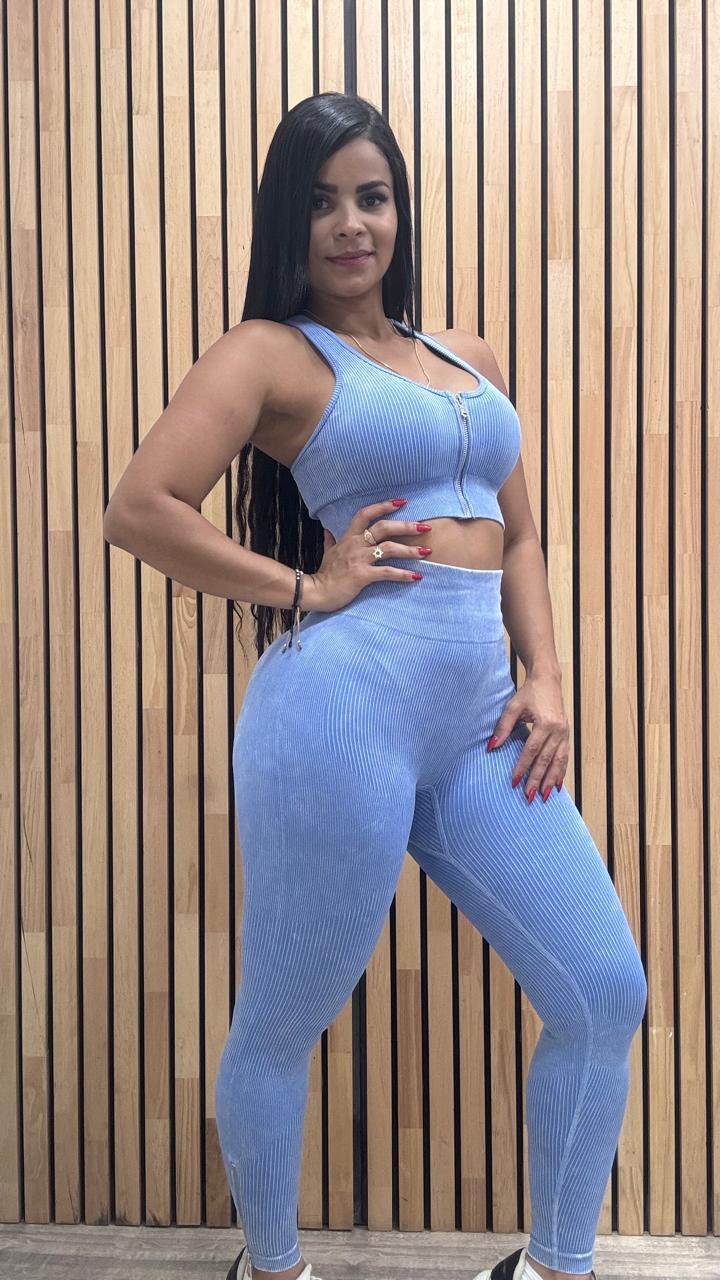 SET LEGGINS Y TOP DE CIERRE CON ALMOHADILLAS
