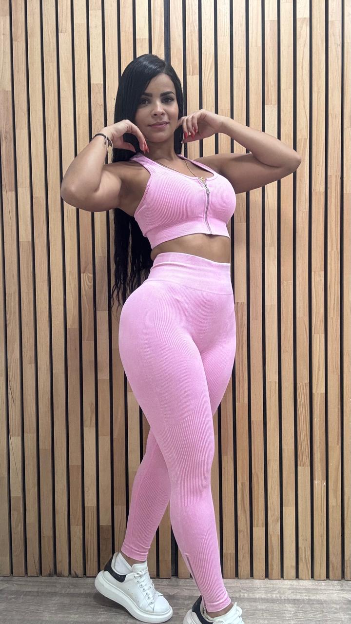 SET LEGGINS Y TOP DE CIERRE CON ALMOHADILLAS
