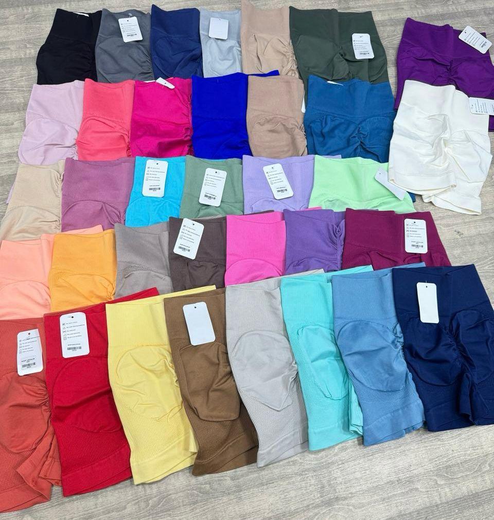 SHORT CON REALCE