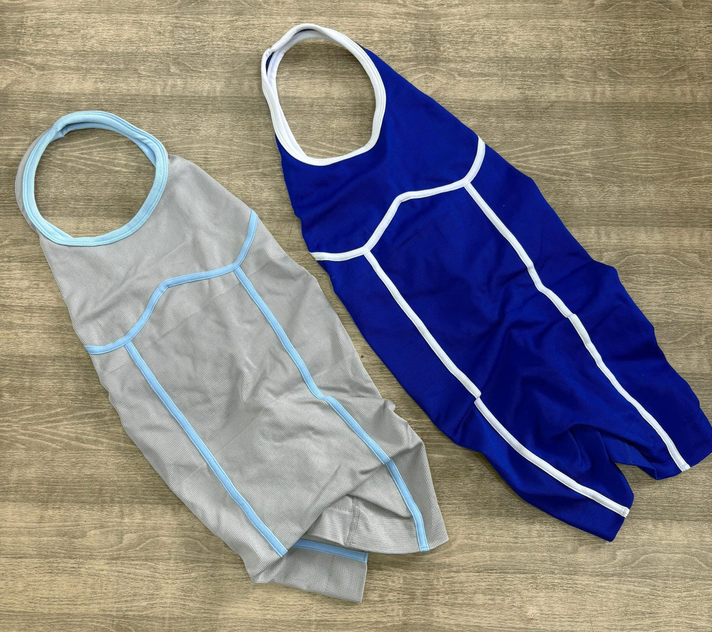 ENTERIZO CORTO DOBLE PUSH HALTER CON SESGO DE COLOR  Ref. 635