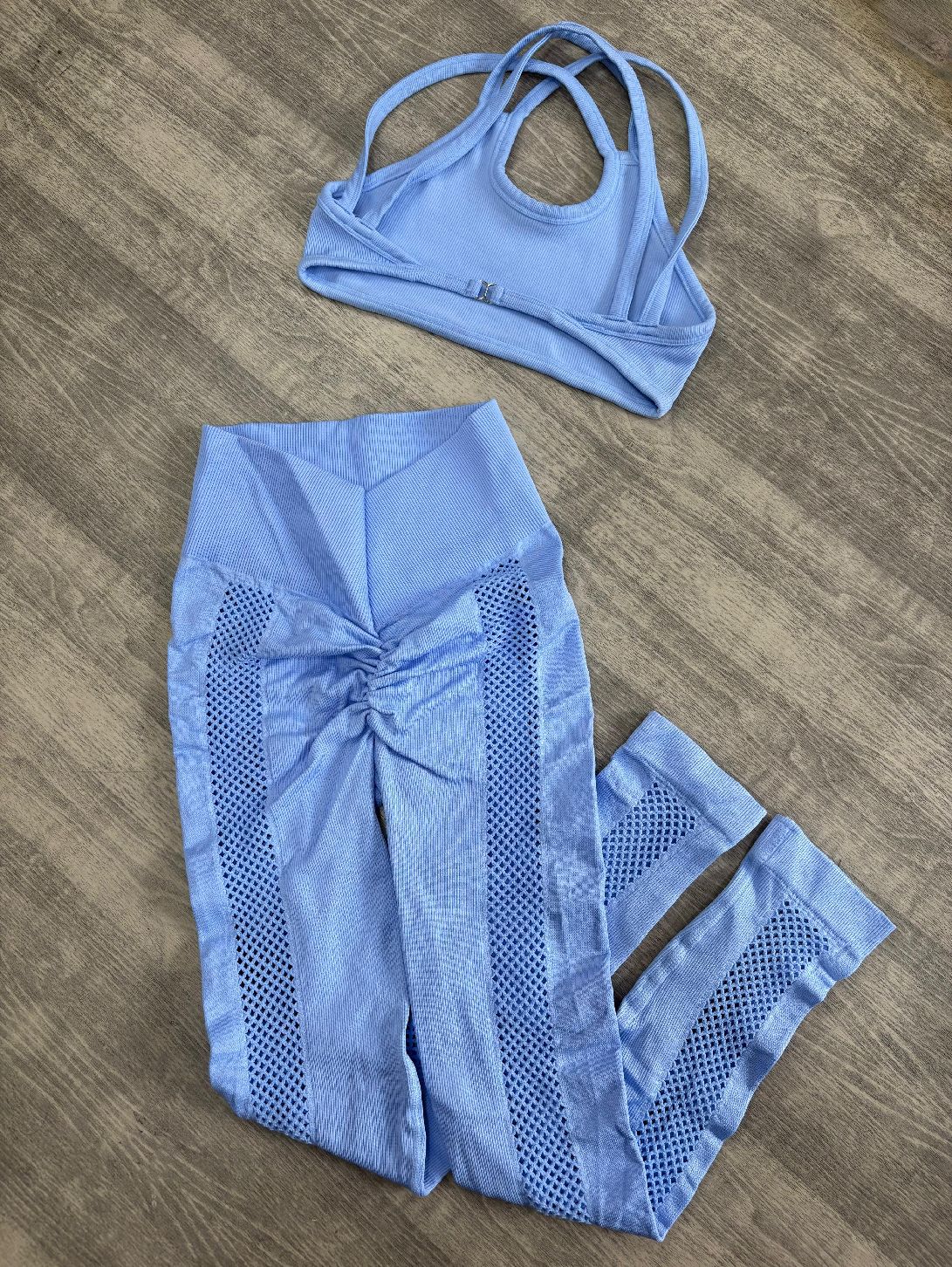 SET LEGGINS DOBLE PUSH CON BUCOS Y TOP NAC