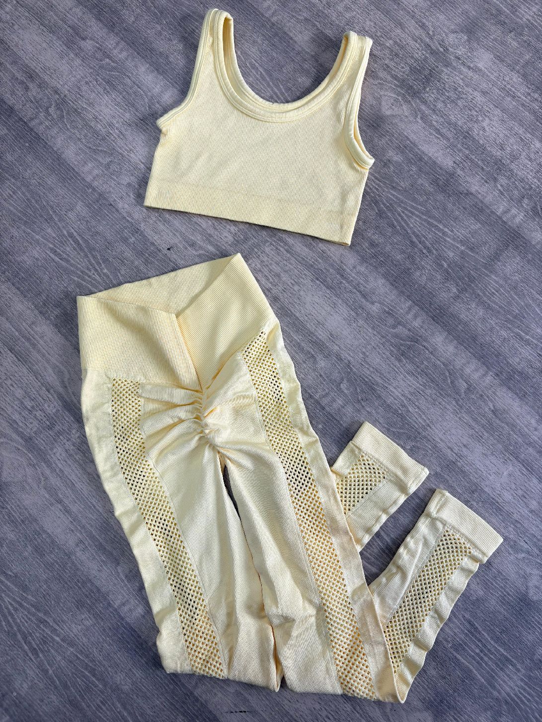 SET LEGGINS DOBLE PUSH CON BUCOS Y TOP NAC