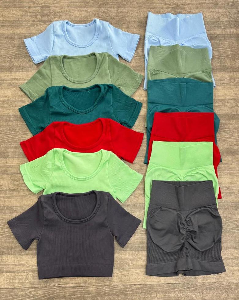 SET DE SHORT CON REALCE Y CAMISETA EN TELA RIB