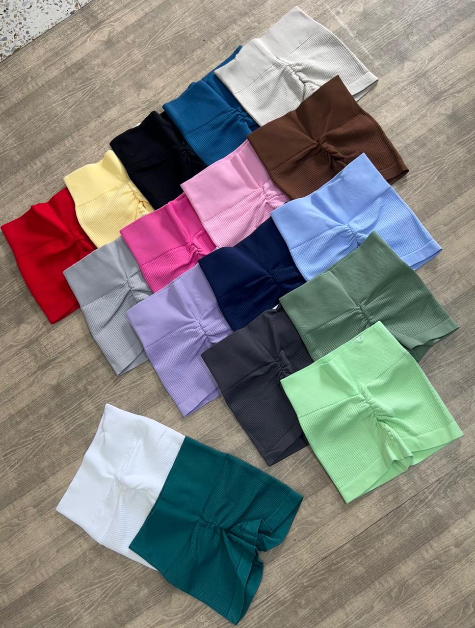 SHORT CON DOBLE PUSH EN TELA GALLETA NAC  Ref. 207