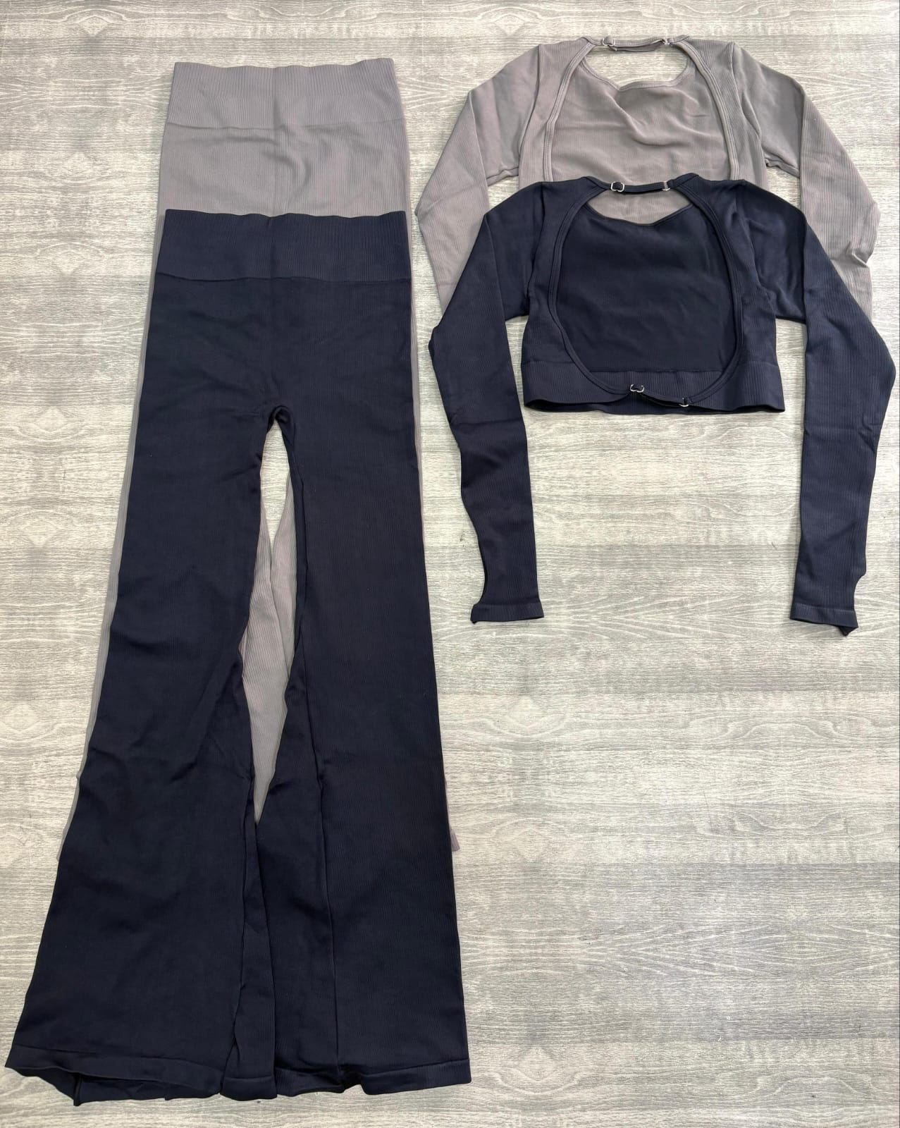 SET DE LEGGINS SIN REALCE BOTA CAMPANA Y BUSO EN TELA PREMIUM